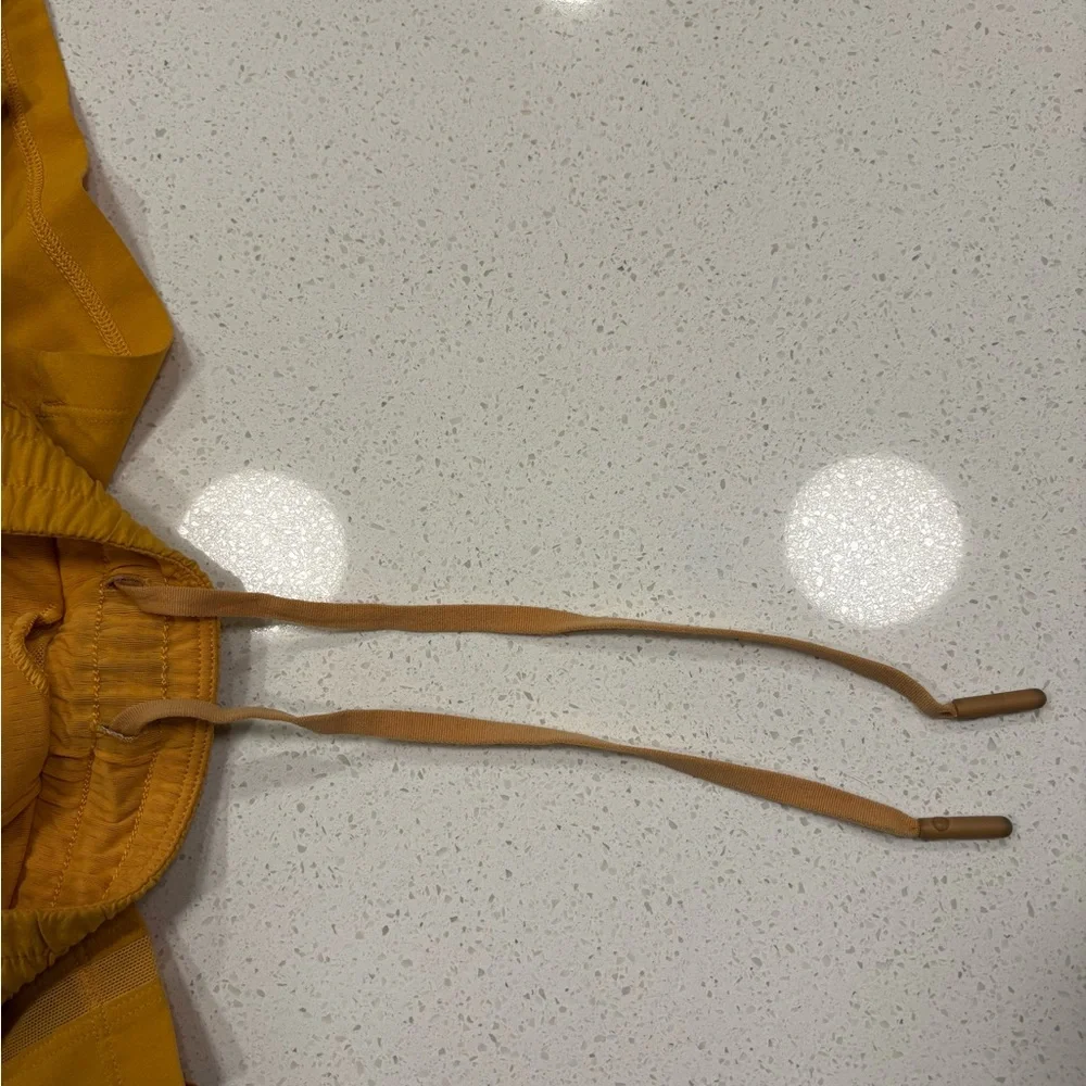 LULULEMON PACEBREAKER LINED 5” - Picture 4 of 4